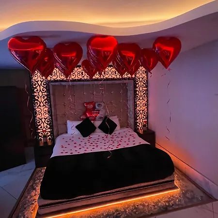 Luxury Jacuzzi Apartment *