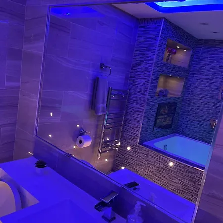 Luxury Jacuzzi *