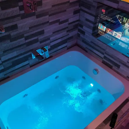 Luxury Jacuzzi Bradford (West Yorkshire)