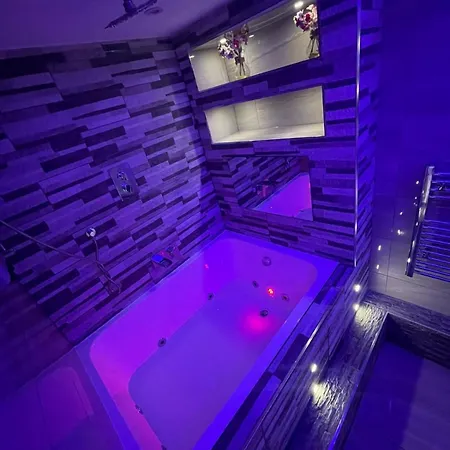 Luxury Jacuzzi Apartment