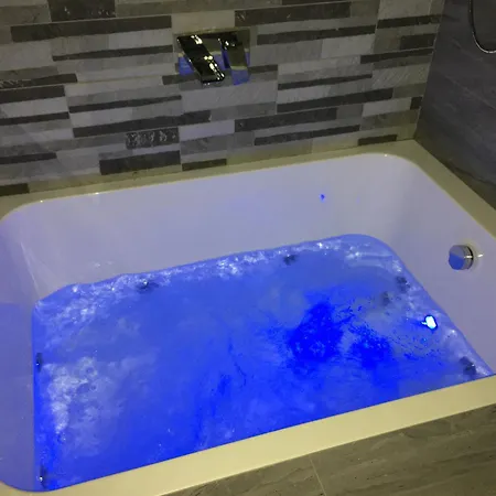 Luxury Jacuzzi Apartment