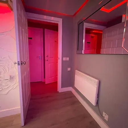 Luxury Jacuzzi Apartment *